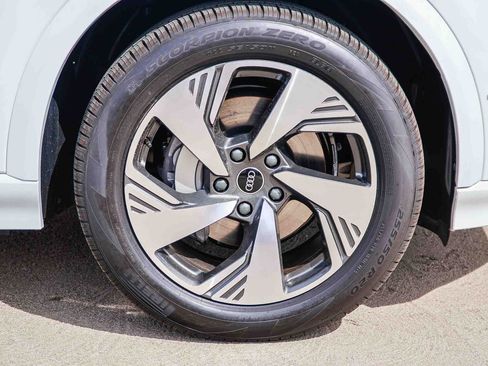 New 2025 Audi Q6 e-tron Premium image 9