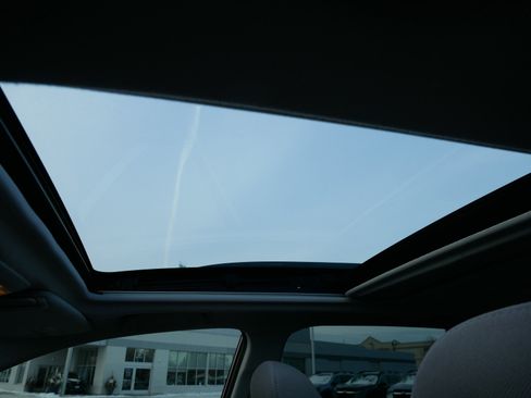 Used 2018 Subaru Forester 2.5i Premium w/ All-Weather Package image 32