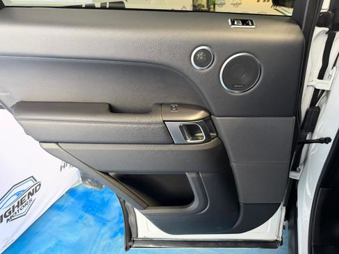 Used 2018 Land Rover Range Rover Sport SE image 18