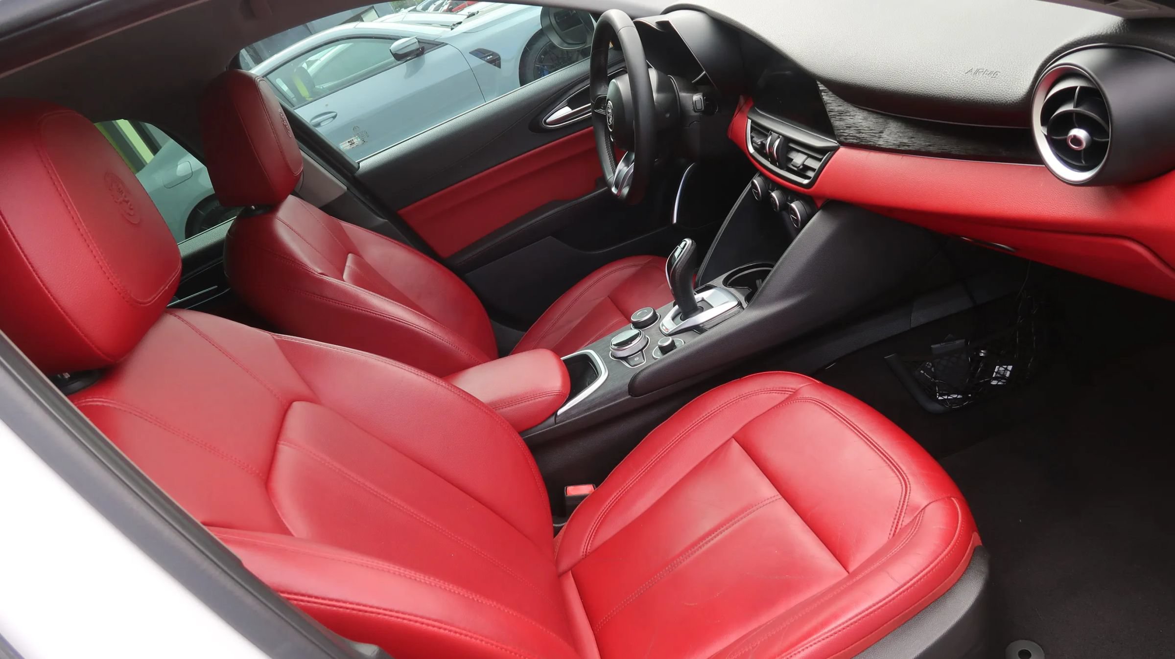Used 2020 Alfa Romeo Giulia RWD image 25