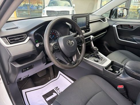 Used 2021 Toyota RAV4 LE image 30