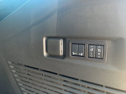 New 2026 Chevrolet Suburban LT image 15