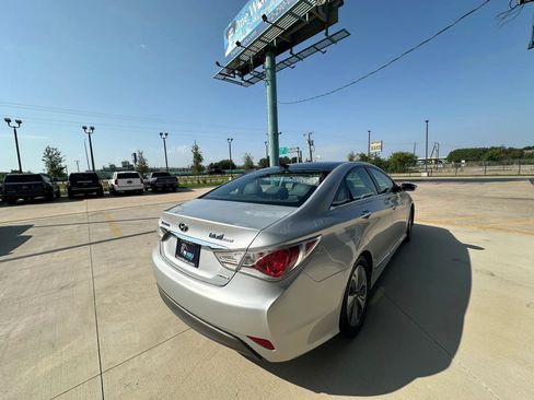 Used 2015 Hyundai Sonata Limited w/ Option Group 02 FWD image 5