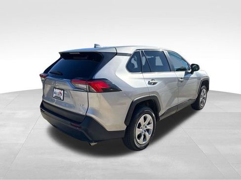 Used 2022 Toyota RAV4 LE image 7