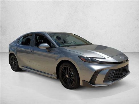 Used 2025 Toyota Camry SE w/ Convenience Package FWD image 3
