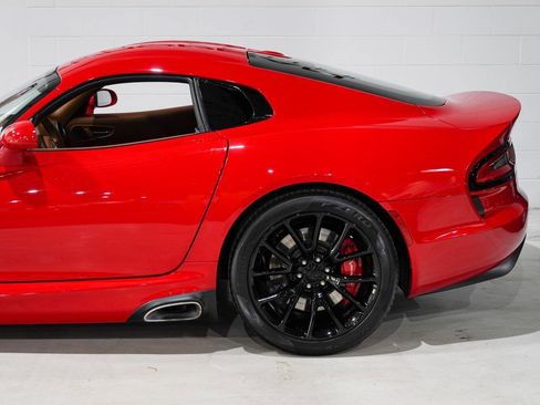 Used 2013 SRT Viper GTS w/ GTS Laguna Interior Pkg image 32