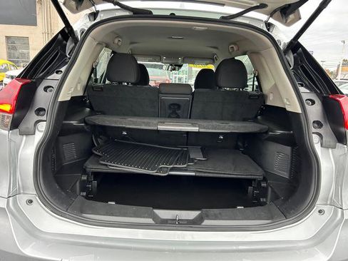 Used 2020 Nissan Rogue SV image 21