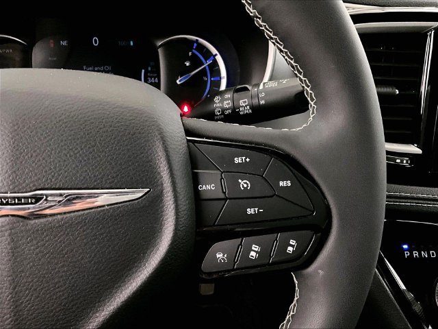 Used 2022 Chrysler Pacifica Touring-L w/ S Appearance Package FWD image 18