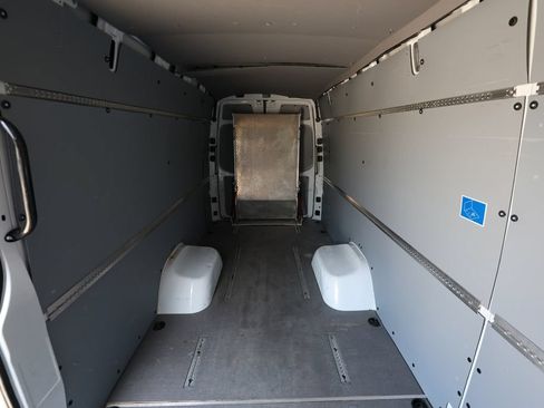 Used 2022 Mercedes-Benz Sprinter 4500 image 11