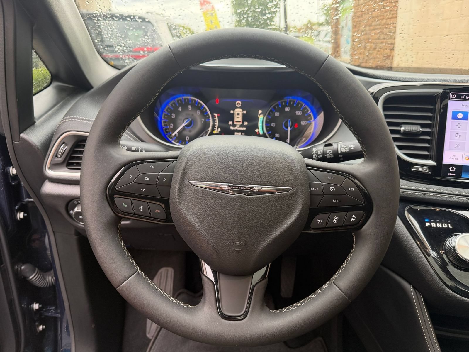 Used 2025 Chrysler Pacifica Limited FWD image 30