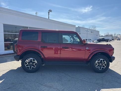 New 2026 Ford Bronco Outer Banks AWD/4WD image 2