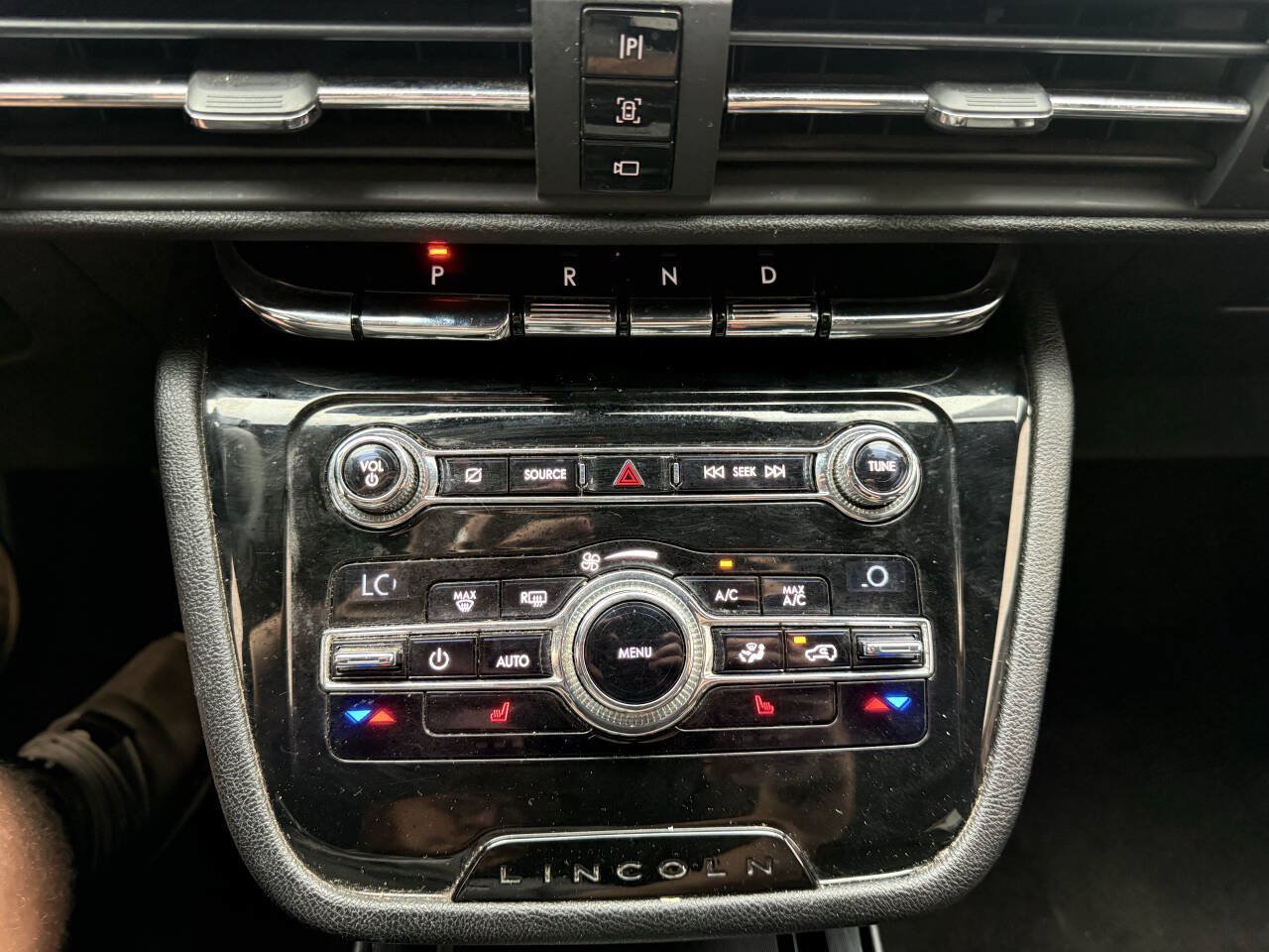 Used 2020 Lincoln Corsair FWD w/ Rear Removable Package Tray image 19