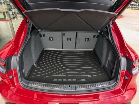 Certified 2025 Porsche Macan image 23