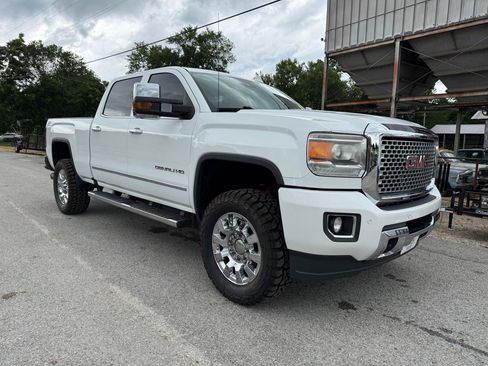 Used 2016 GMC Sierra 2500 Denali w/ Duramax Plus Package AWD/4WD image 8