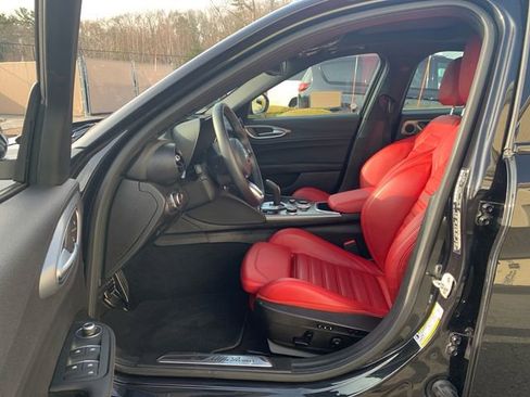 Used 2024 Alfa Romeo Giulia Ti w/ Performance Driving Package image 28