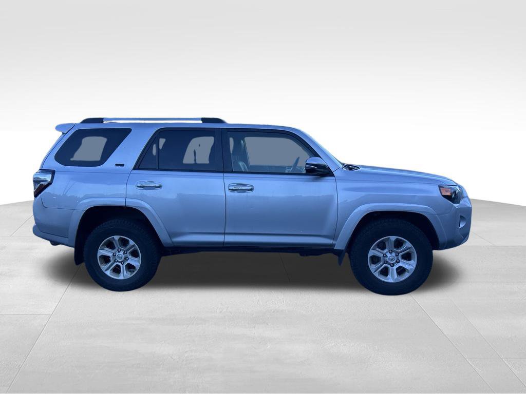 Used 2022 Toyota 4Runner SR5 Premium w/ Moonroof Package AWD/4WD image 6