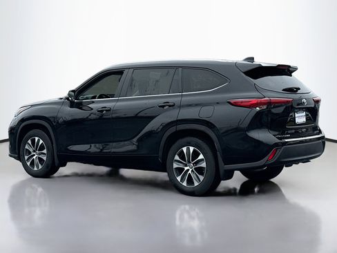 Used 2023 Toyota Highlander L image 13