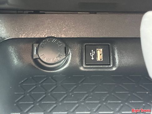 Certified 2025 Toyota RAV4 XLE FWD image 27