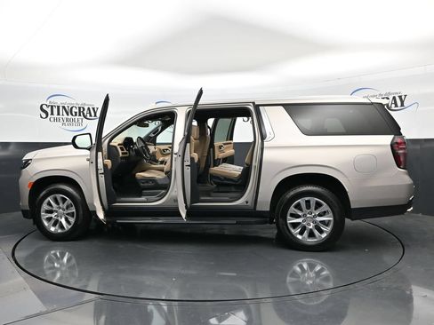 Used 2024 Chevrolet Suburban Premier RWD image 37