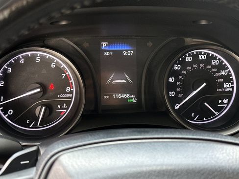 Used 2021 Toyota Camry SE FWD image 21
