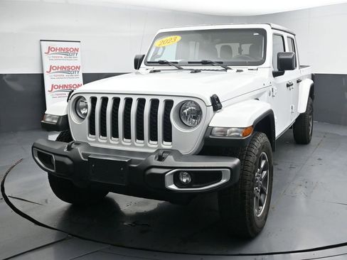Used 2023 Jeep Gladiator Overland AWD/4WD image 4