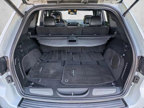 Used 2016 Jeep Grand Cherokee SRT image 8