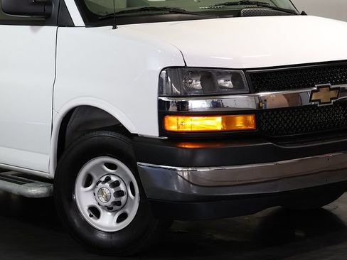 Used 2025 Chevrolet Express 2500 w/ Driver Convenience Package RWD image 8