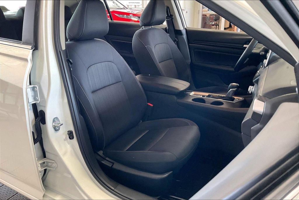 Used 2025 Nissan Altima 2.5 SV AWD/4WD image 22
