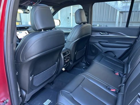 New 2025 Jeep Grand Cherokee Limited w/ Black Appearance Package image 35