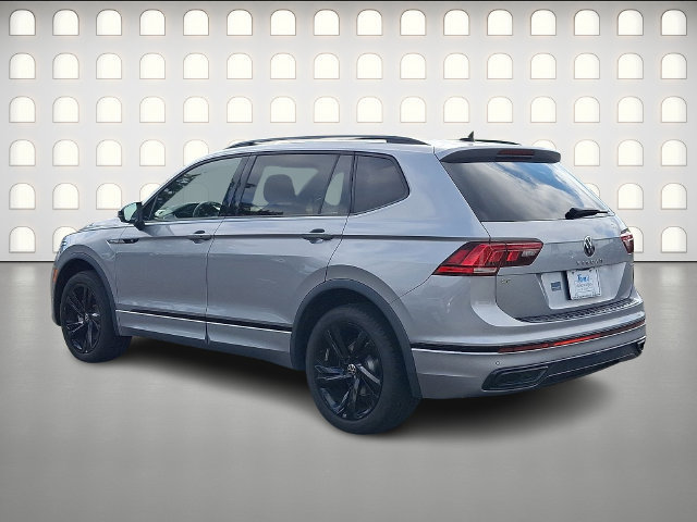 Used 2024 Volkswagen Tiguan SE R-Line AWD/4WD image 4