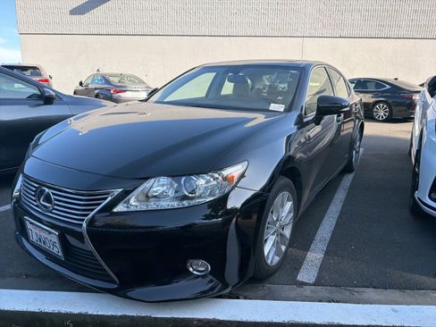 Used 2015 Lexus ES 300h image 3