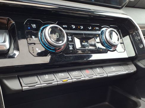 Used 2024 GMC Sierra 2500 AT4 w/ AT4 Preferred Package image 14