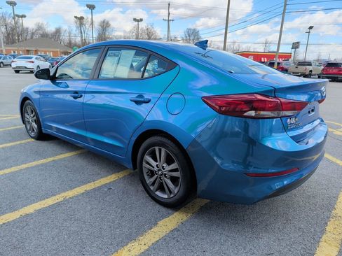 Used 2017 Hyundai Elantra SE image 5