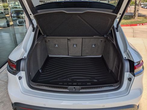 Used 2025 Porsche Macan image 23