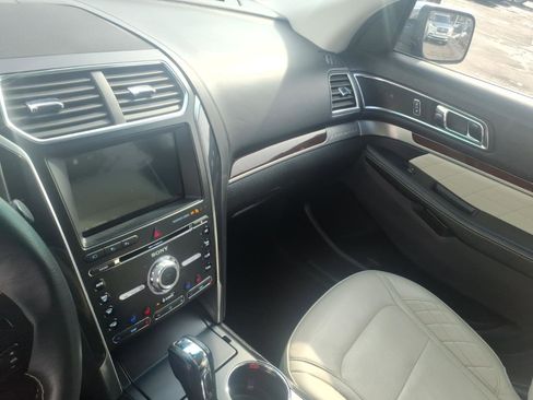 Used 2018 Ford Explorer Platinum image 22