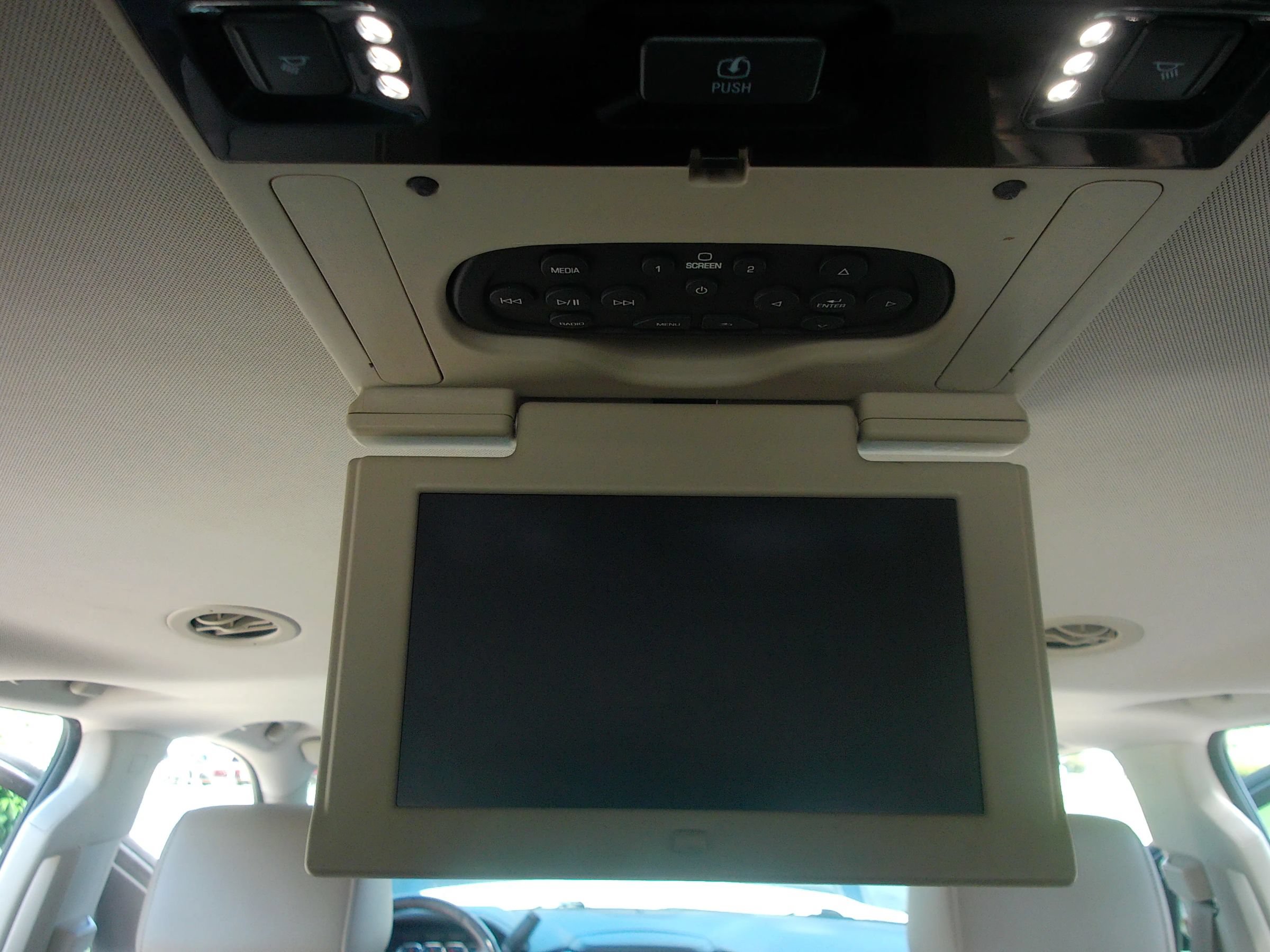 Used 2015 Chevrolet Suburban LTZ RWD image 39