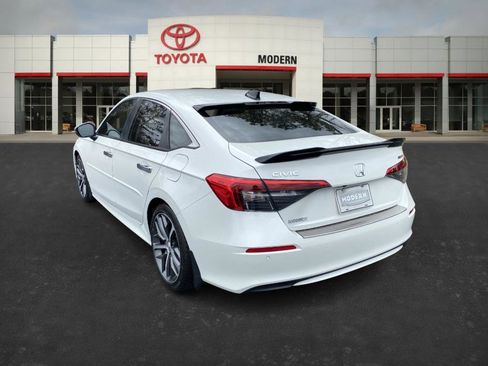 Used 2023 Honda Civic Touring image 6