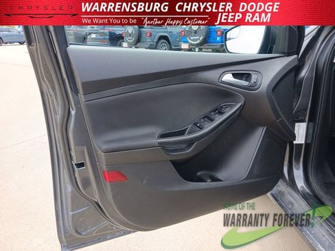 Used 2018 Ford Focus SE FWD image 12