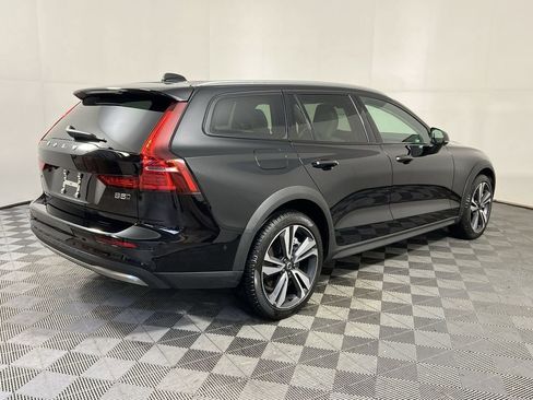 Certified 2025 Volvo V60 B5 Cross Country Plus image 12