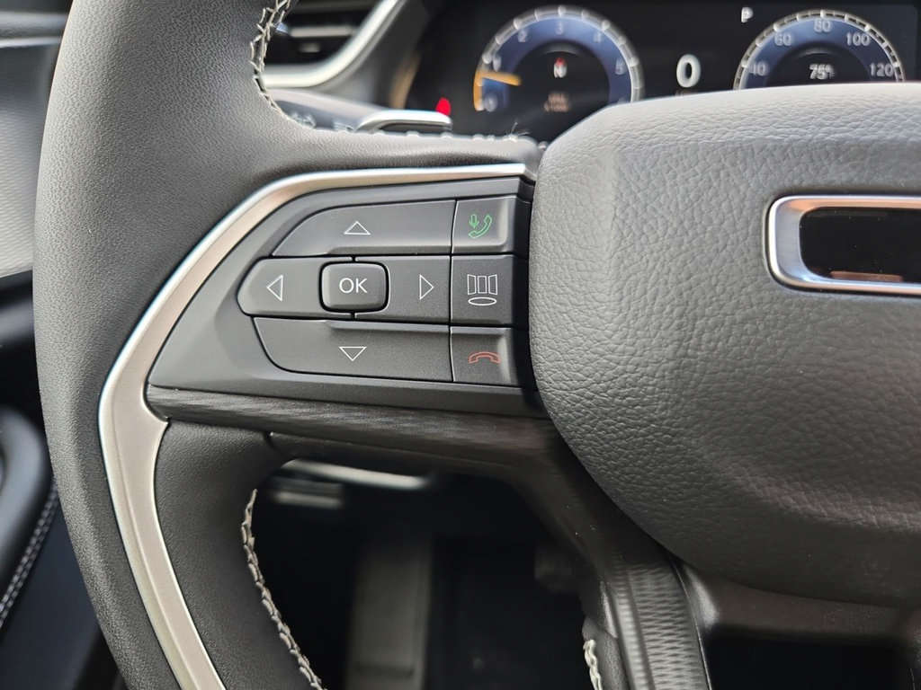 New 2025 Jeep Grand Cherokee Altitude RWD image 29