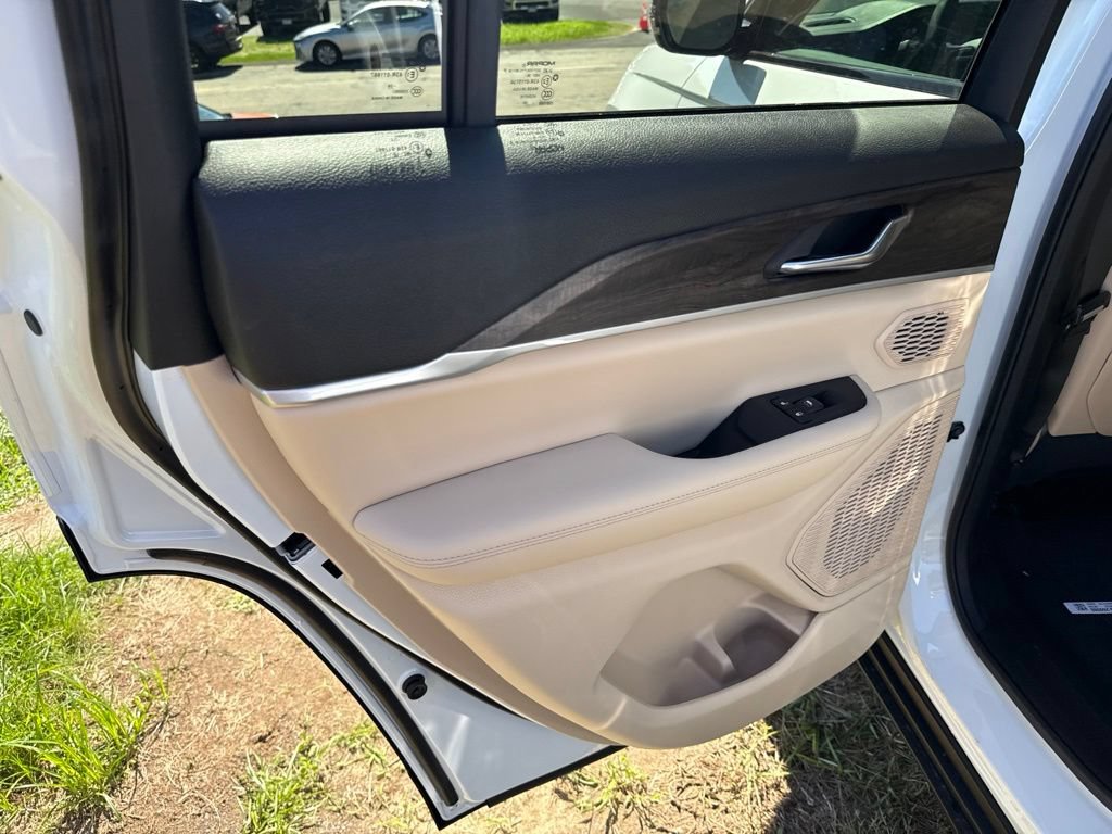 New 2027 Jeep Grand Cherokee Limited AWD/4WD image 22