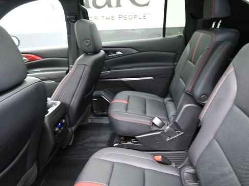 Used 2024 Chevrolet Traverse RS w/ LPO, Floor Liner Package image 23