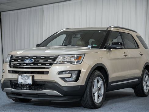 Certified 2017 Ford Explorer XLT w/ Equipment Group 202A image 3