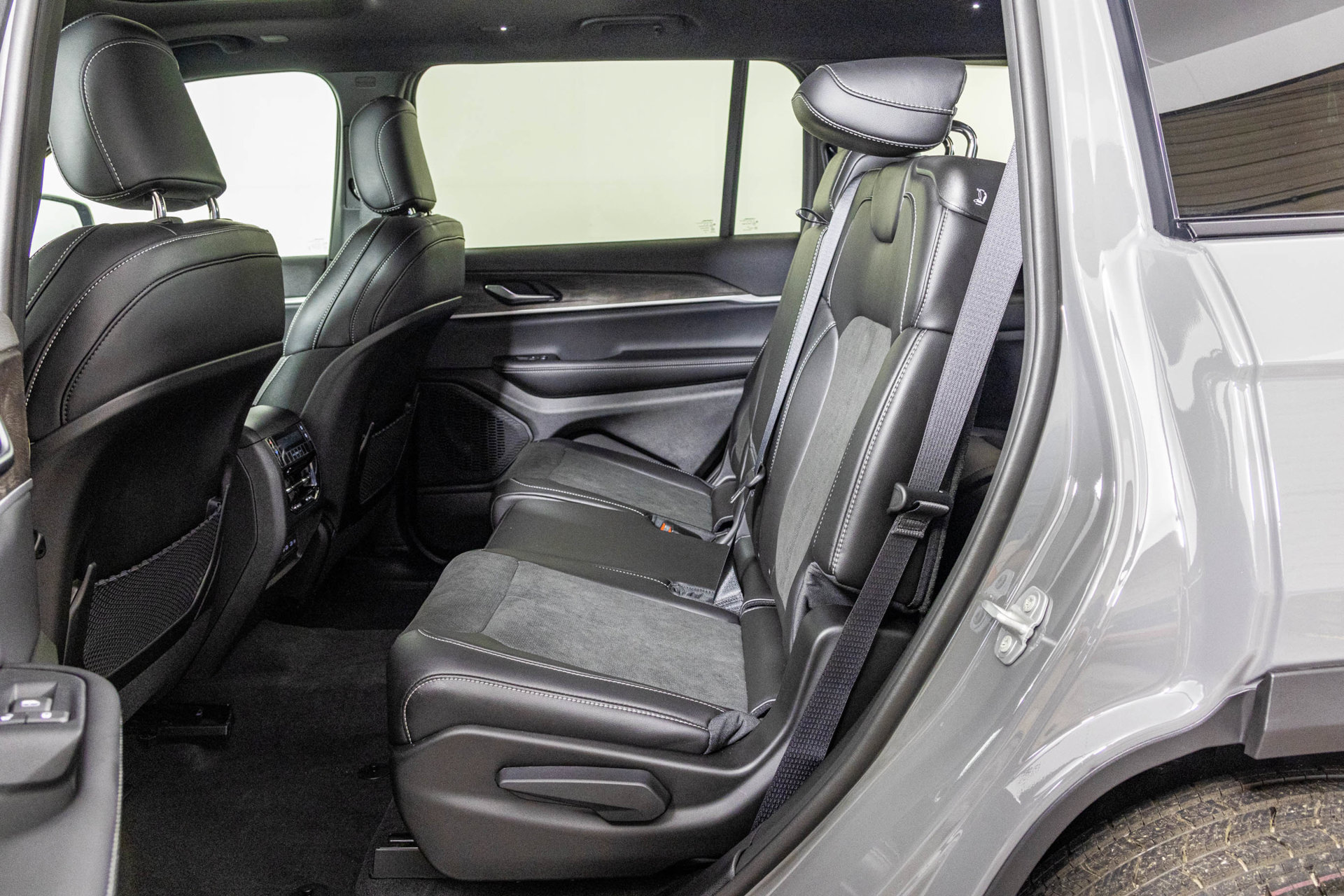 New 2027 Jeep Grand Cherokee L 4WD image 38