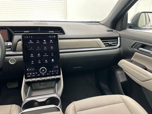 Certified 2025 GMC Terrain Elevation w/ Elevation Premium Package AWD/4WD image 27