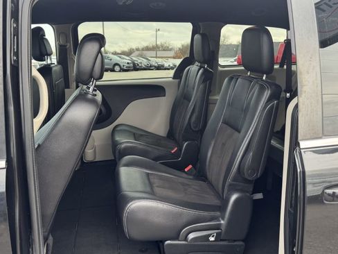 Used 2020 Dodge Grand Caravan SXT image 17