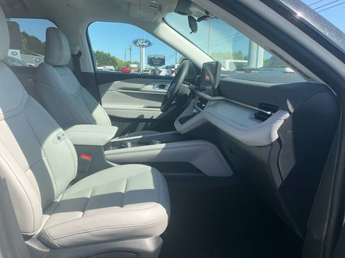 New 2026 Ford Explorer Active RWD image 12
