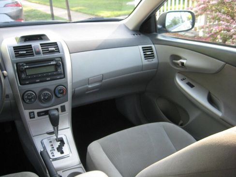 Used 2012 Toyota Corolla LE image 18