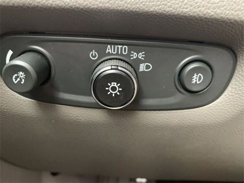 Certified 2021 Chevrolet Traverse LT image 17