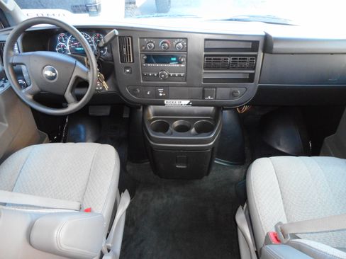 Used 2017 Chevrolet Express 3500 LT w/ LT Preferred Equipment Group RWD image 23
